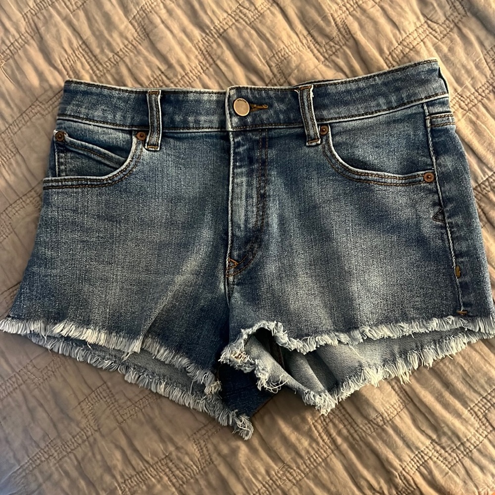 Volcom jean shorts SIZE: 26